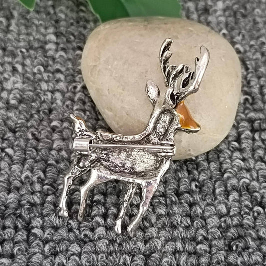 Sika Deer Brosje
