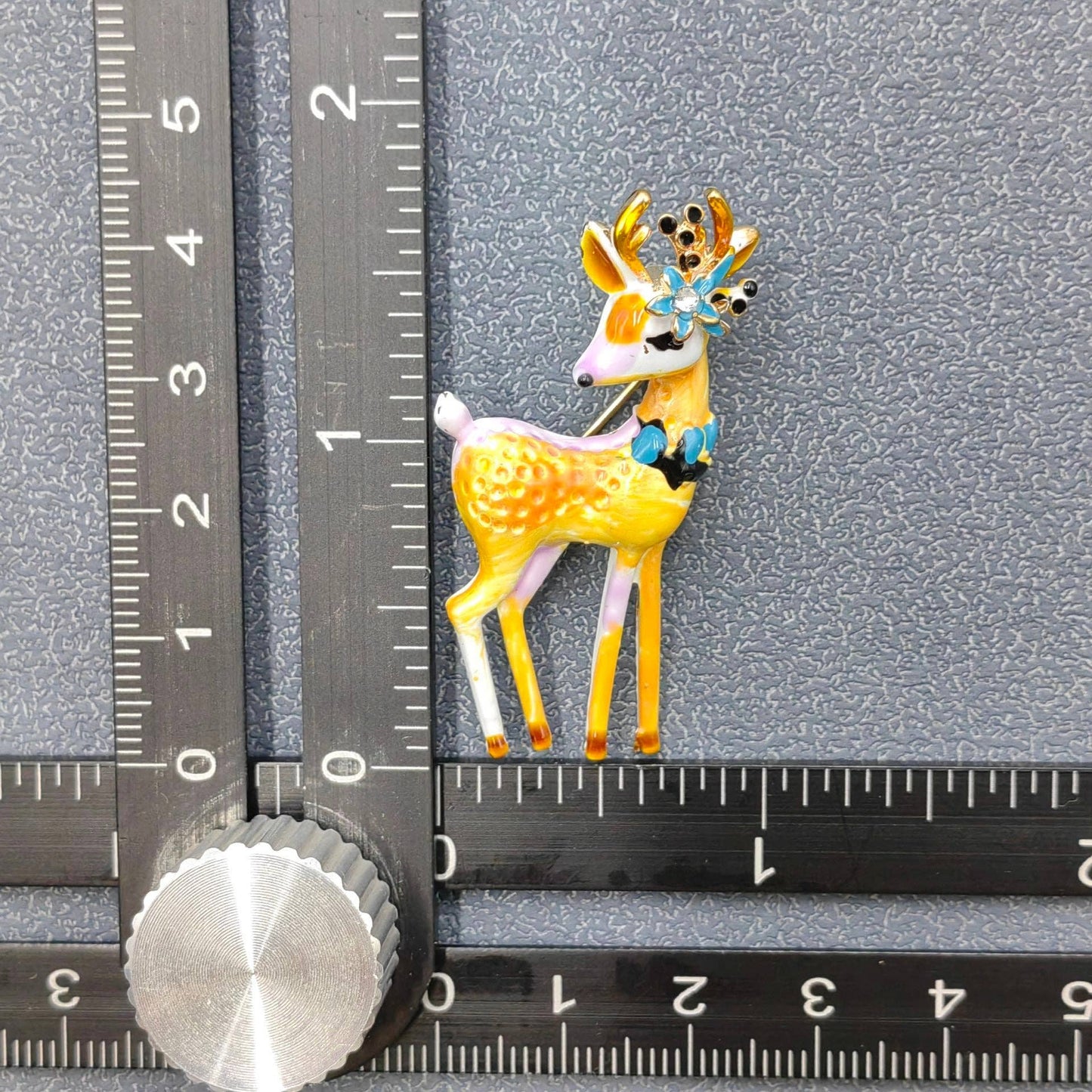 Yellow Sika Deer Brosje