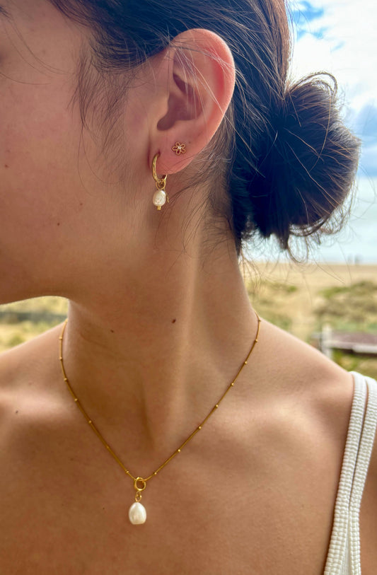 Gold Star Huggie Øreringer