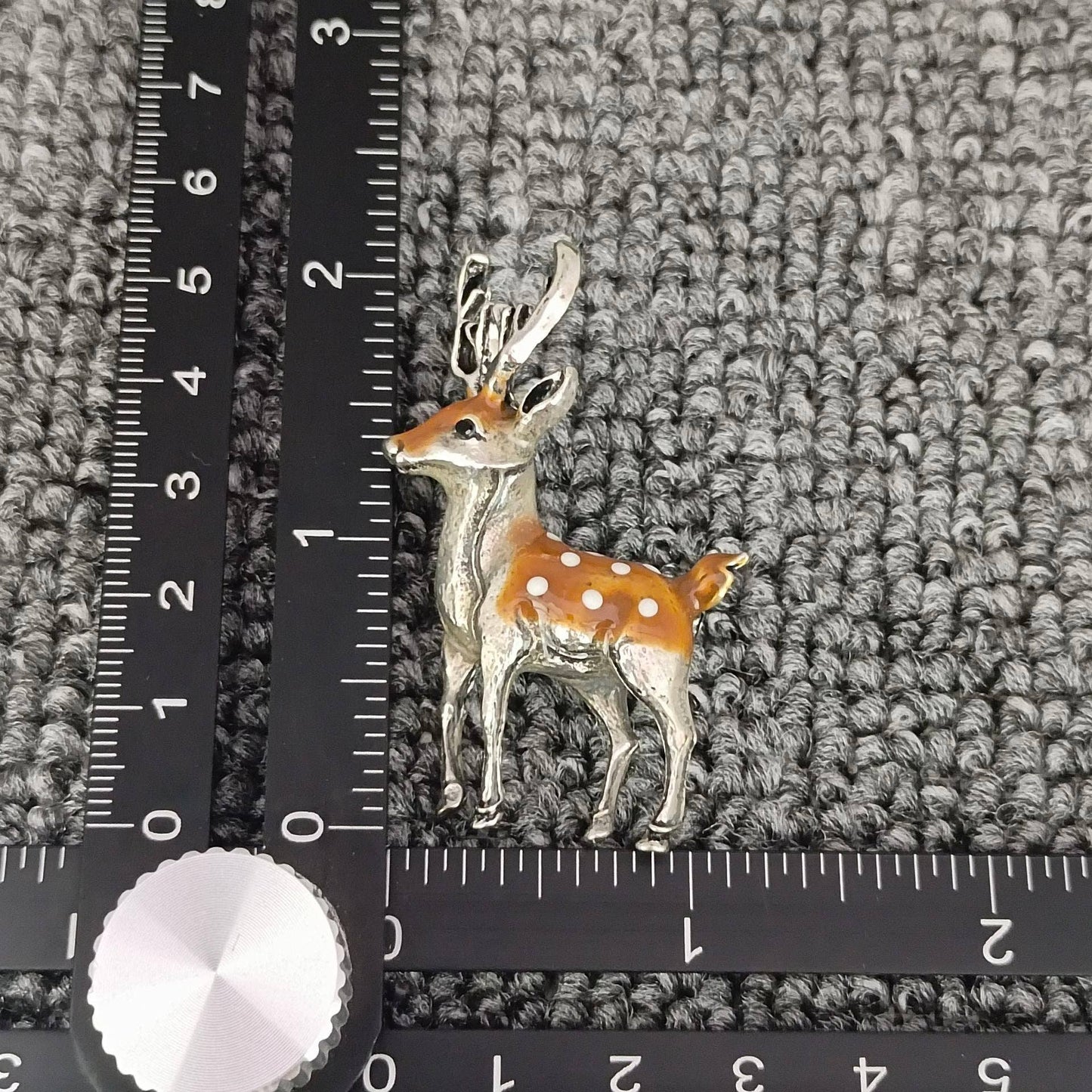 Sika Deer Brosje