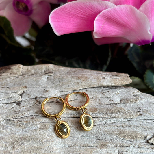 Faceted Huggie Øredobber