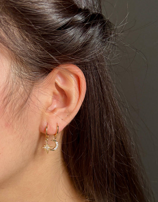 Star and Moon Huggie Øreringer