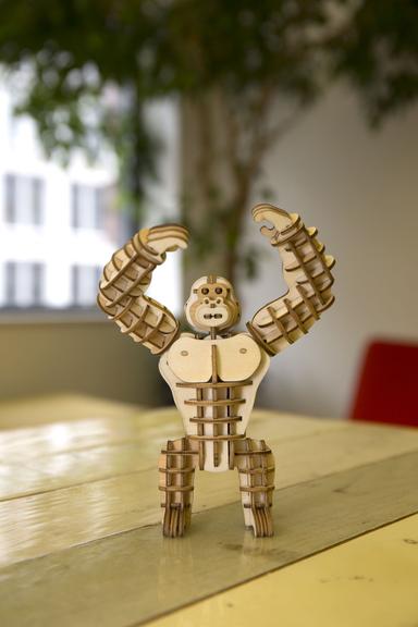 GG109_GORRILLA_3D_Puzzle_Action_0009_1_384x576