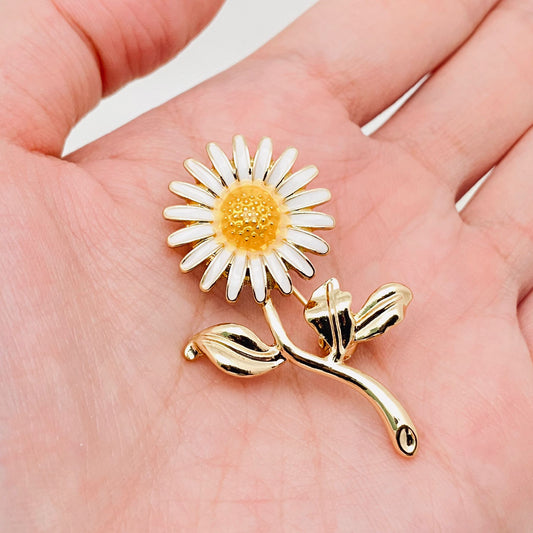Daisy Brosje