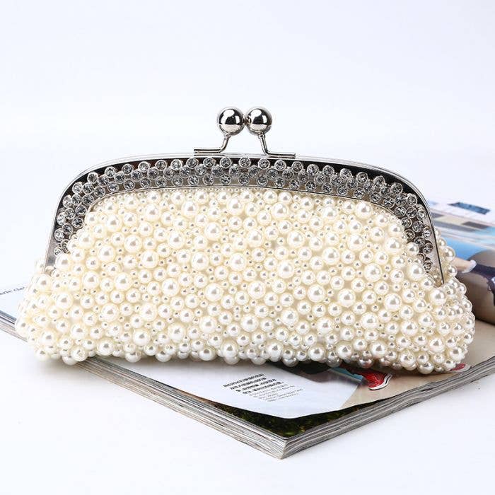 Oval pearl clutch