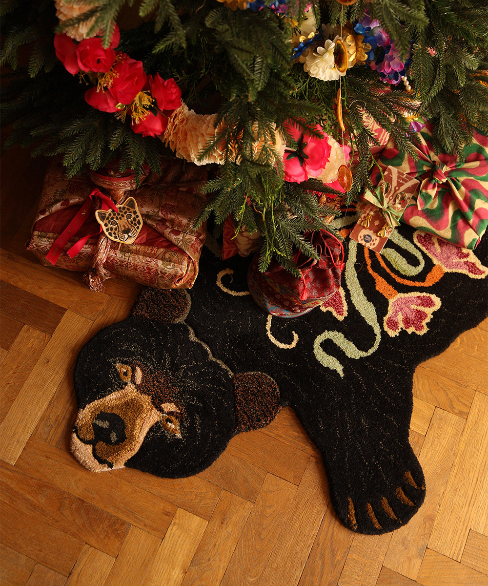 Floral Black Bear Teppe