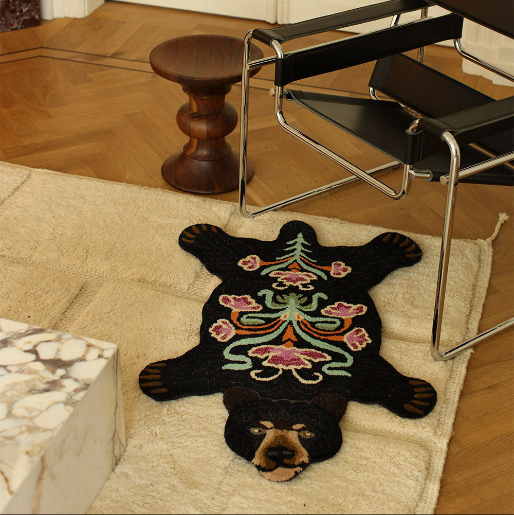 Floral Black Bear Teppe