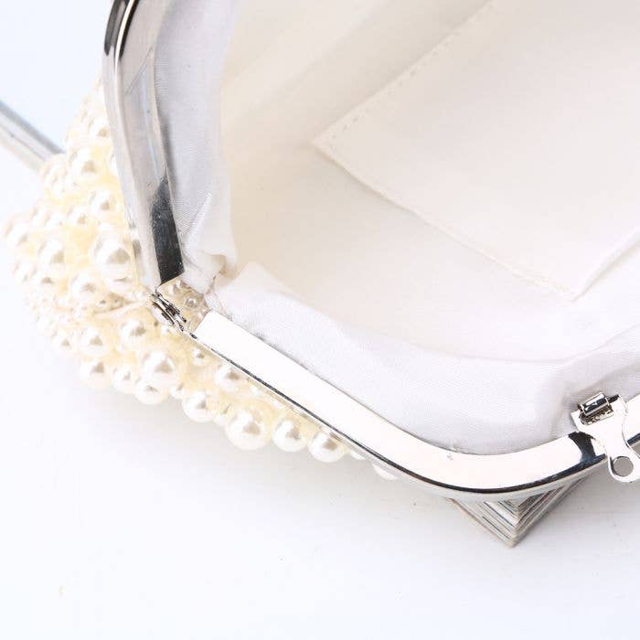 Oval pearl clutch