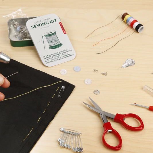CD134-SEWING_KIT-TIN_ACTION-4552_3f729e2f41d82fd1b9176e0cdcd9ae15.jpg