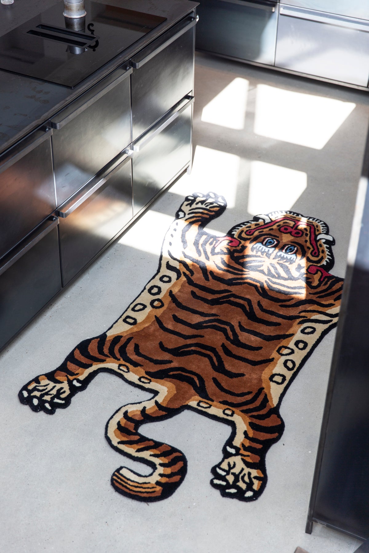 Tiger rug large 4