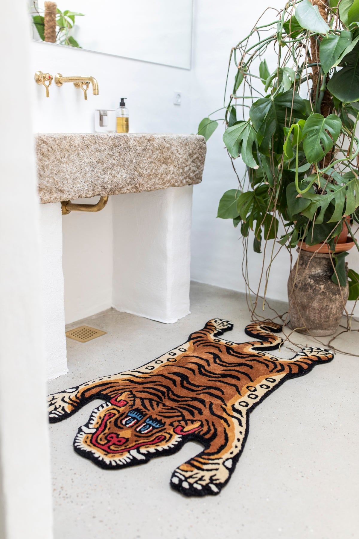 Tiger rug small (primary)