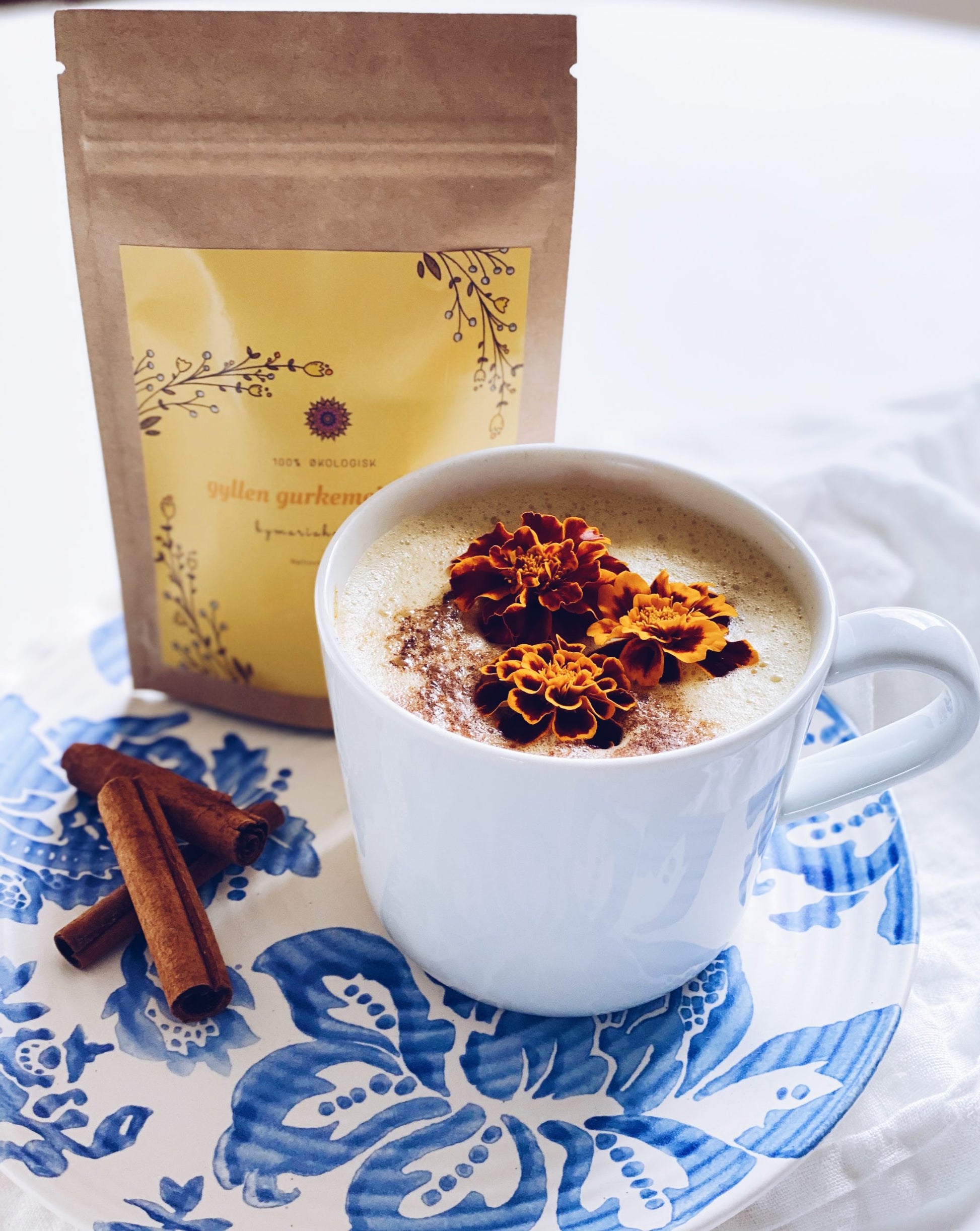 Gyllen gurkemeieblend, pakning og kopp